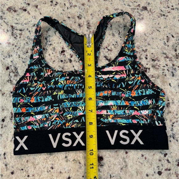 Victoria’s Secret sports bra 
Size small 
Great condition - Picture 2 of 4
